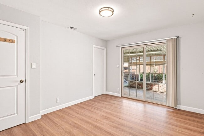 Building Photo - 4448 Irvington Ave