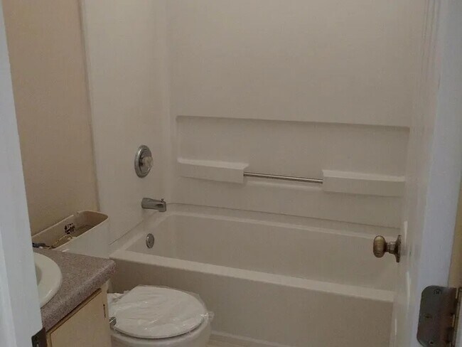 Building Photo - 96 W Daryl Dr