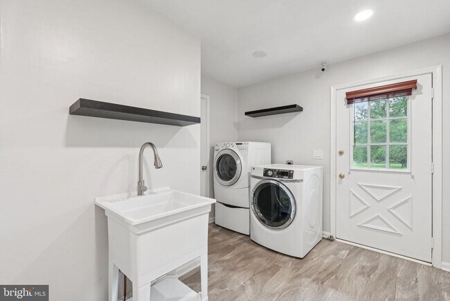 Building Photo - 13204 Lantern Hollow Dr
