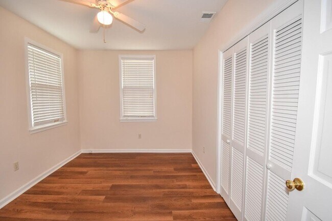 Building Photo - 7 1/2 Kracke Street - Apt D