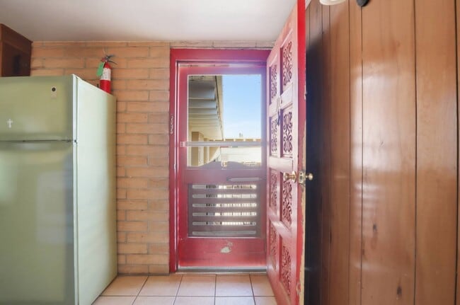 Building Photo - 500 NE 15th St