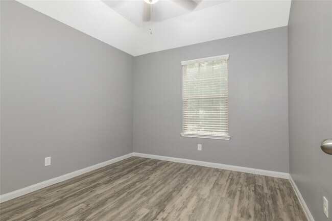 Building Photo - 3807 Springcrest Ln