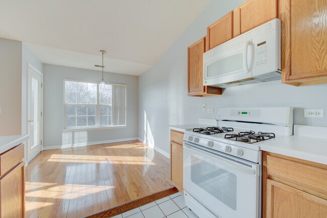 Building Photo - 974 N Village Dr