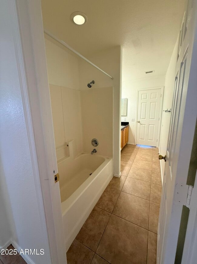 Building Photo - 1313 W Kesler Ln