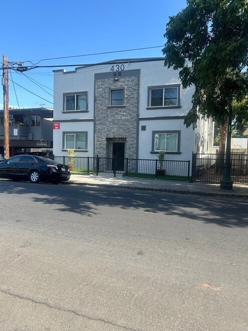 Building Photo - 430 E Acacia St