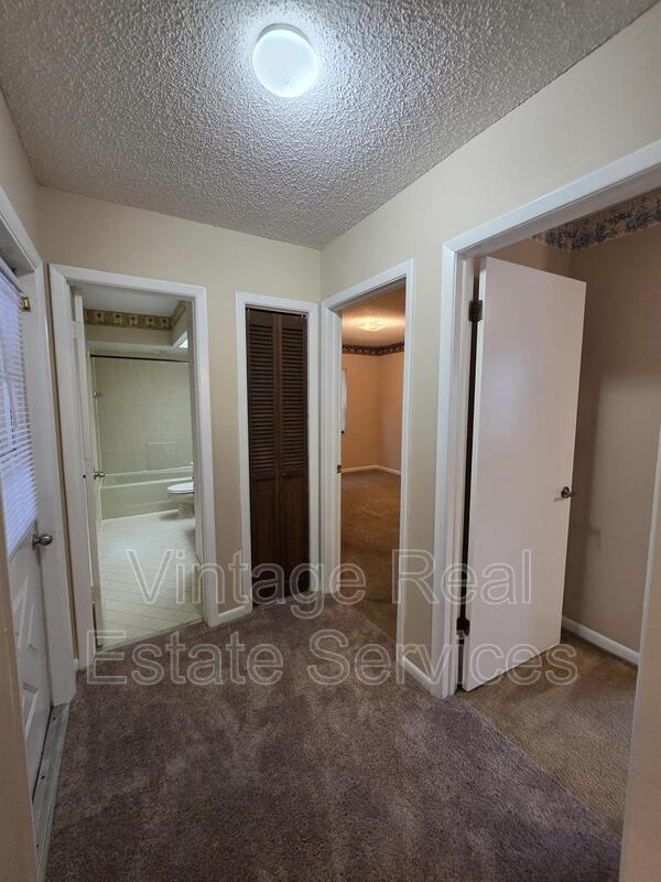 Building Photo - 4604 Landscape Dr