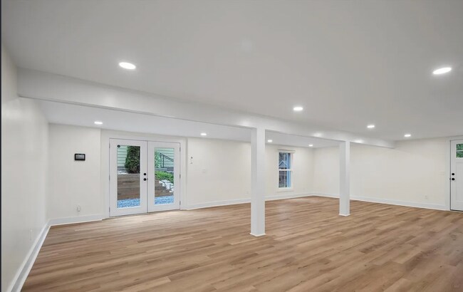 Building Photo - Stunning Home for Rent Minutes from Biltmo...
