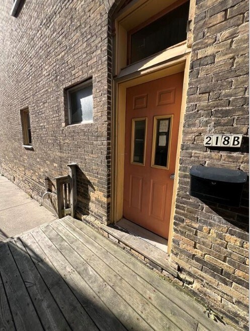 Building Photo - 218 E Main St