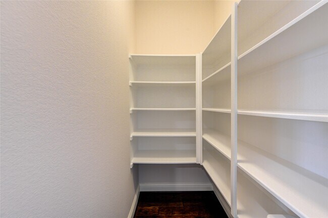 Building Photo - 6611 Hollow Bay Ct