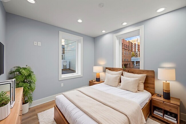 Building Photo - 4535 Avondale St