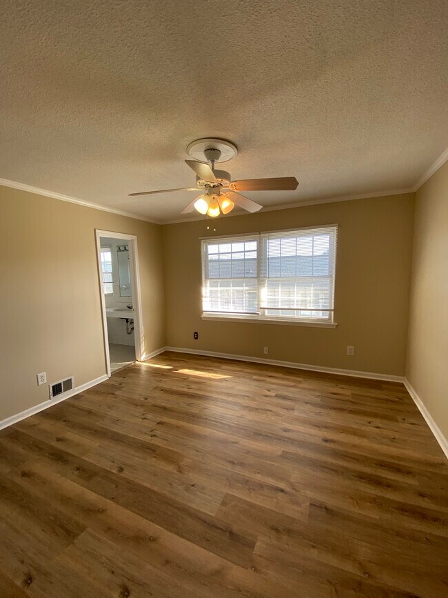 Building Photo - 4768 Champion Ct