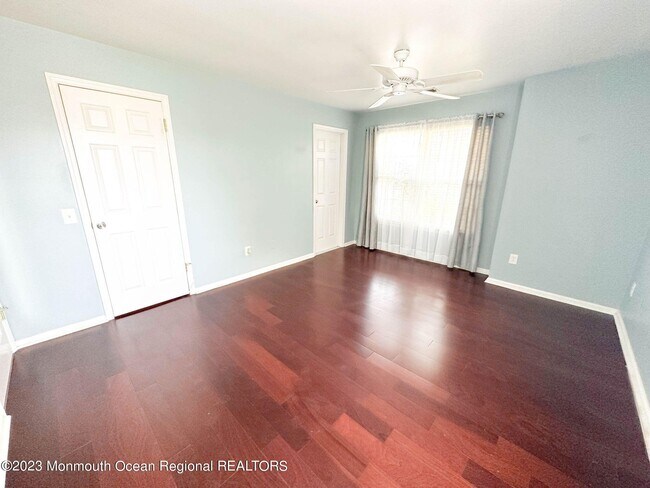 Building Photo - 2 Basset Ct