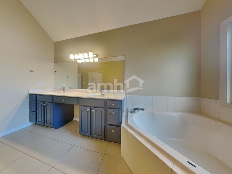 Building Photo - 1054 Garrison Ridge Blvd