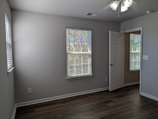 Building Photo - Beautiful 4 bed, 2.5 bath home in Indian T...