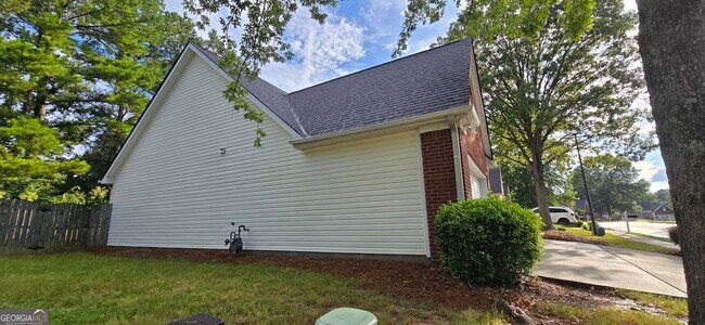 Building Photo - 2 Mill Ridge Pl