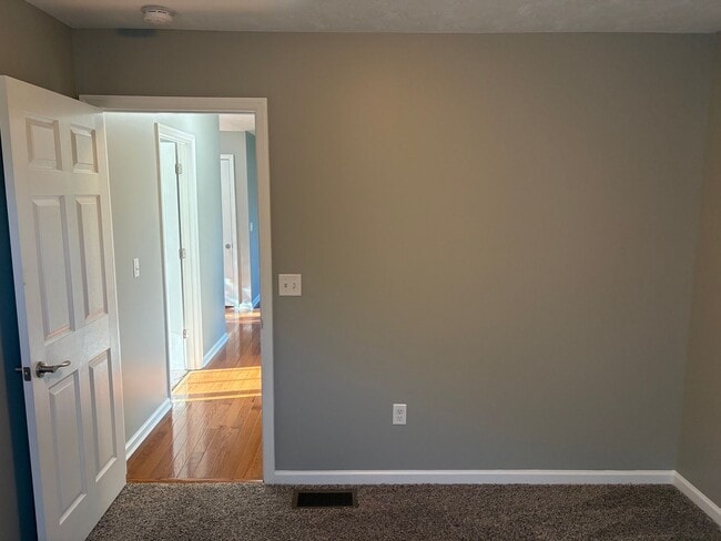 Building Photo - 5012 S Cross Point Ct