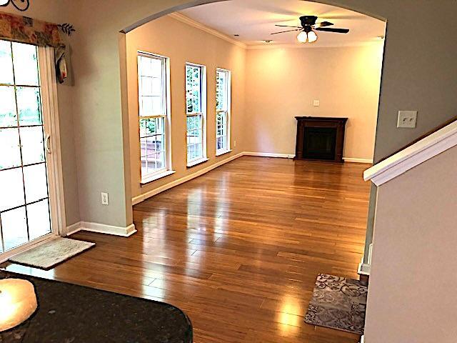 Building Photo - 1913 Thorn Crest Dr