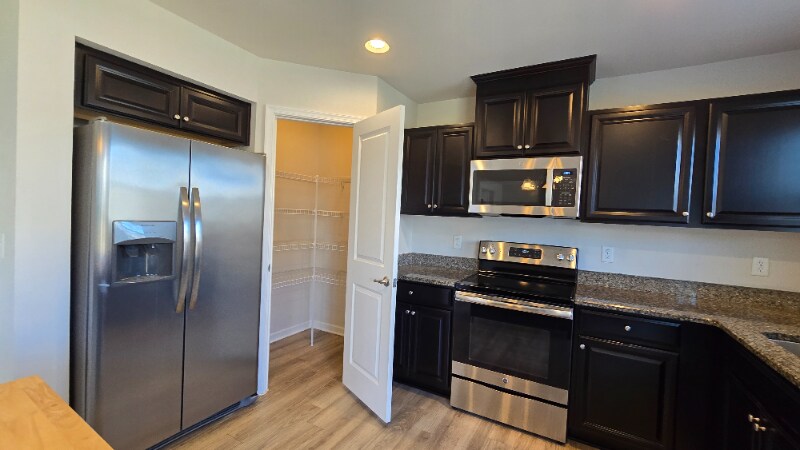 Building Photo - 2539 Grove Park Way