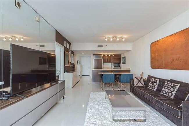 Building Photo - 475 Brickell Ave