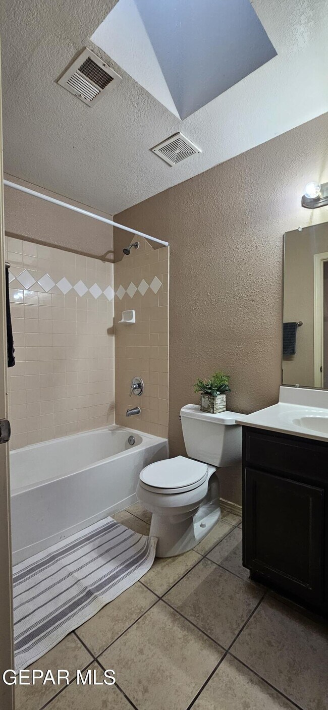 Building Photo - 14357 Puentecillas Dr