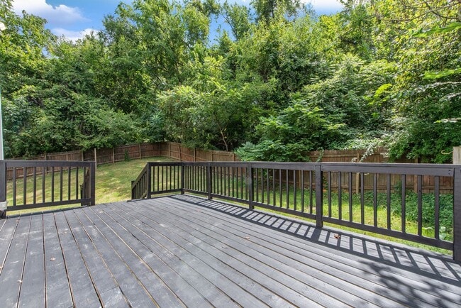 Building Photo - Stunning 2 Bedroom home in Greensburg avai...