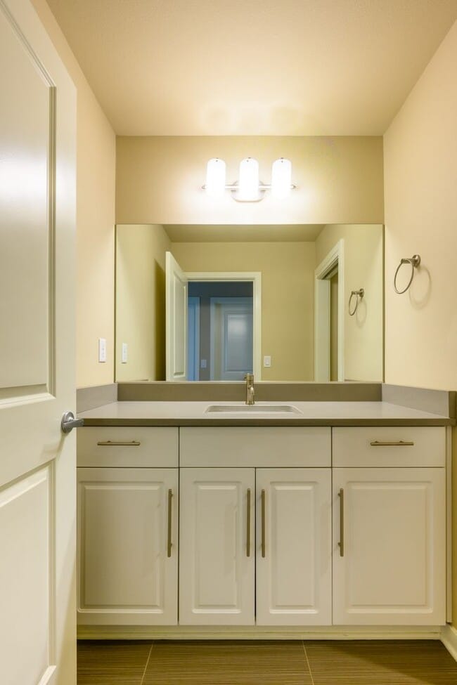 Building Photo - New listing!  Modern, A/C, Washer & Dryer included!