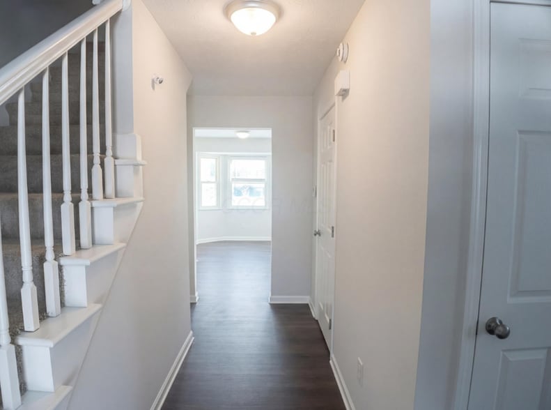 Building Photo - 6571 Schenk Ave