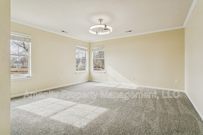 Building Photo - 979 Holbrook Dr