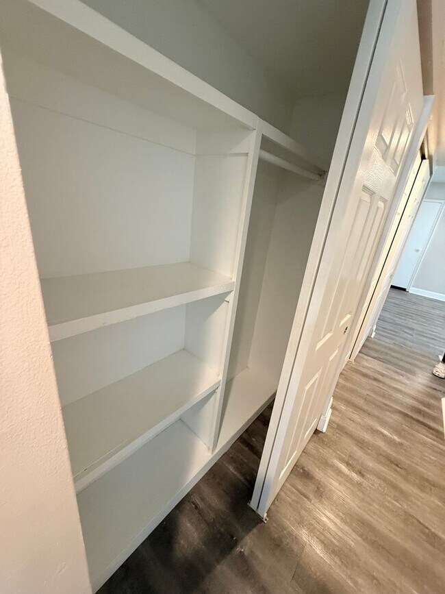 Building Photo - 2Bedroom apt for rent