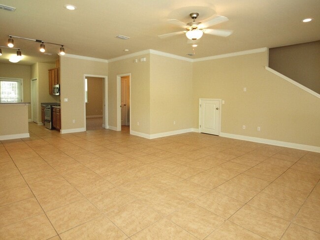 Building Photo - SINGLE BEDROOM & BATHROOM AVAILABLE in a 4x4 house $425/mo