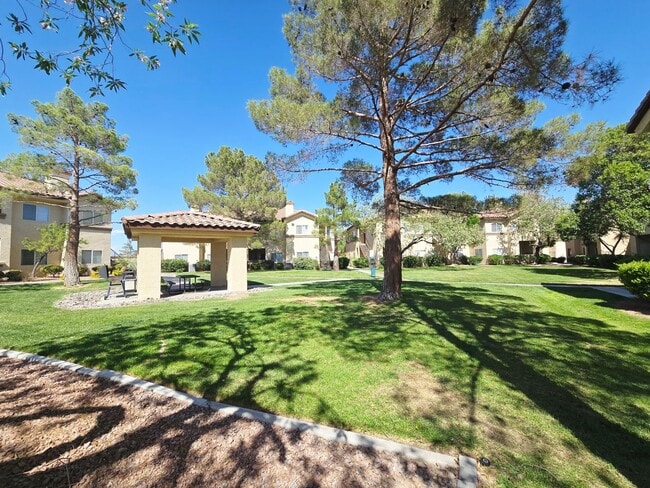 Building Photo - BEAUTIFUL GATED COMMUNITY WITH CLUBHOUSE, COMMUNITY POOL, COMMUNITY SPA, EXERCISE ROOM. FIRST FLO...