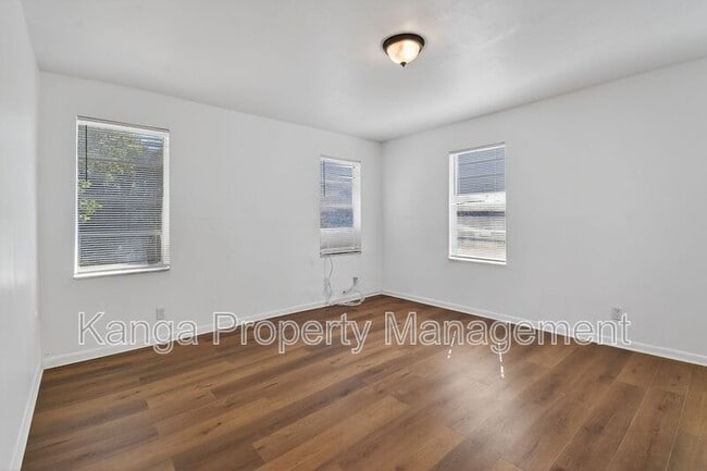 Building Photo - 635 6th St