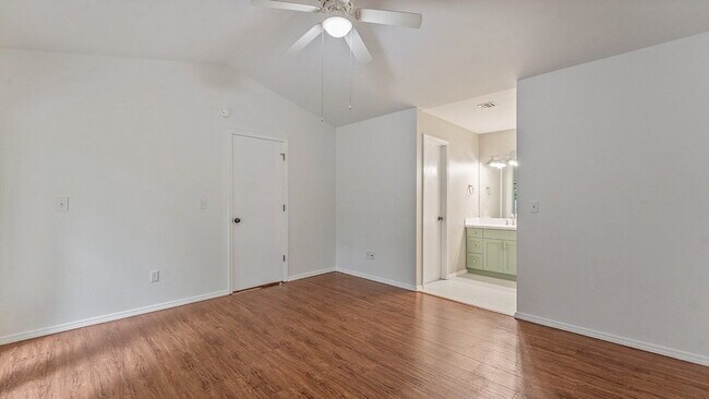 Building Photo - "Dog-friendly and Cozy Home Close To UofArk"