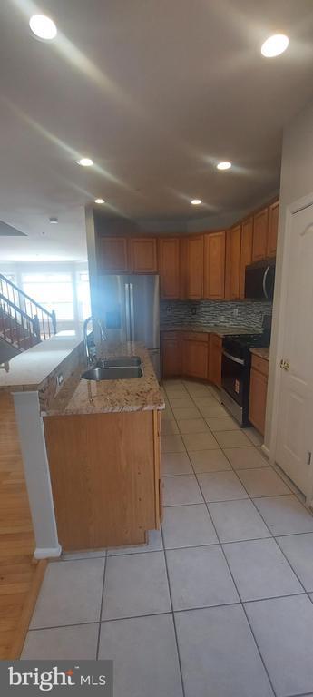 Building Photo - 10210 Sherman Heights Pl