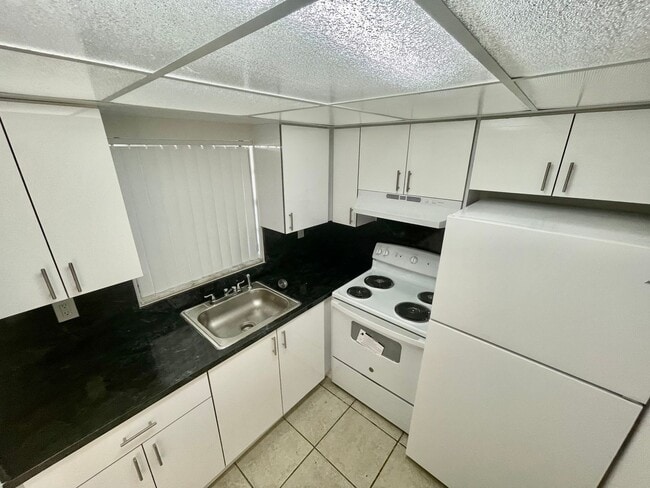 Building Photo - Miami Gardens one bedroom one bathroom for...