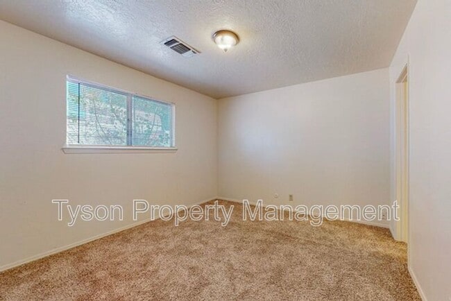 Building Photo - 5516 Cancelar Dr NE