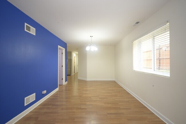 Building Photo - 2652 N Mont Clare Ave