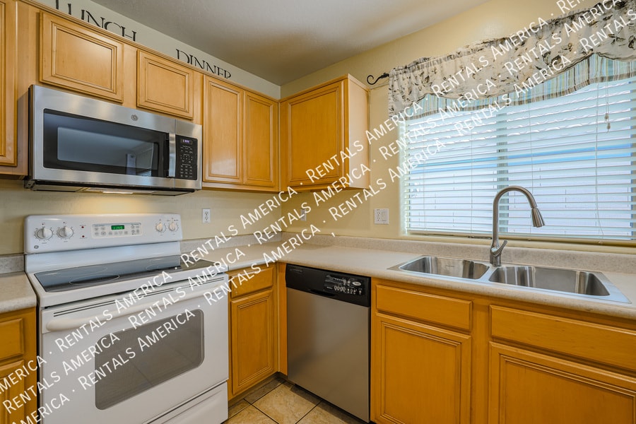 Building Photo - 3461 E Phelps St