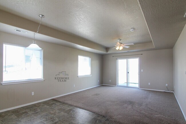 Building Photo - 6101 Turf Paradise Dr