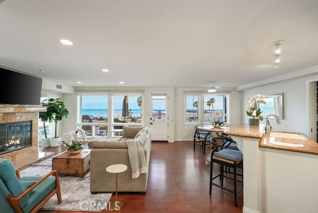 Building Photo - 3036 Breakers Dr
