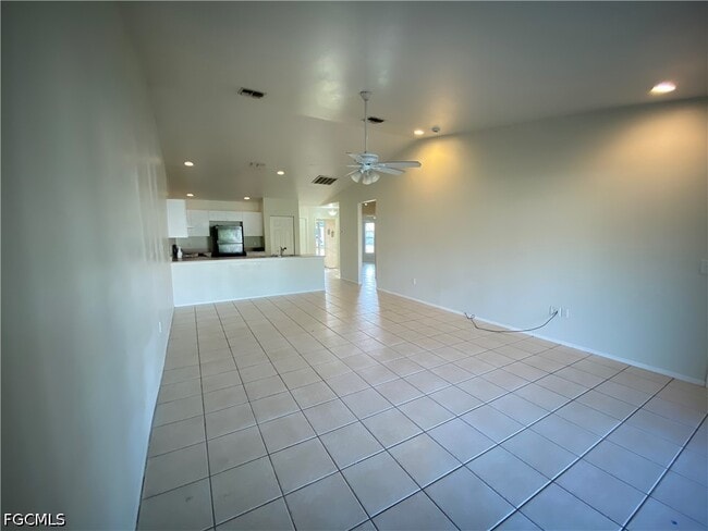 Building Photo - 622 SE 13th Pl