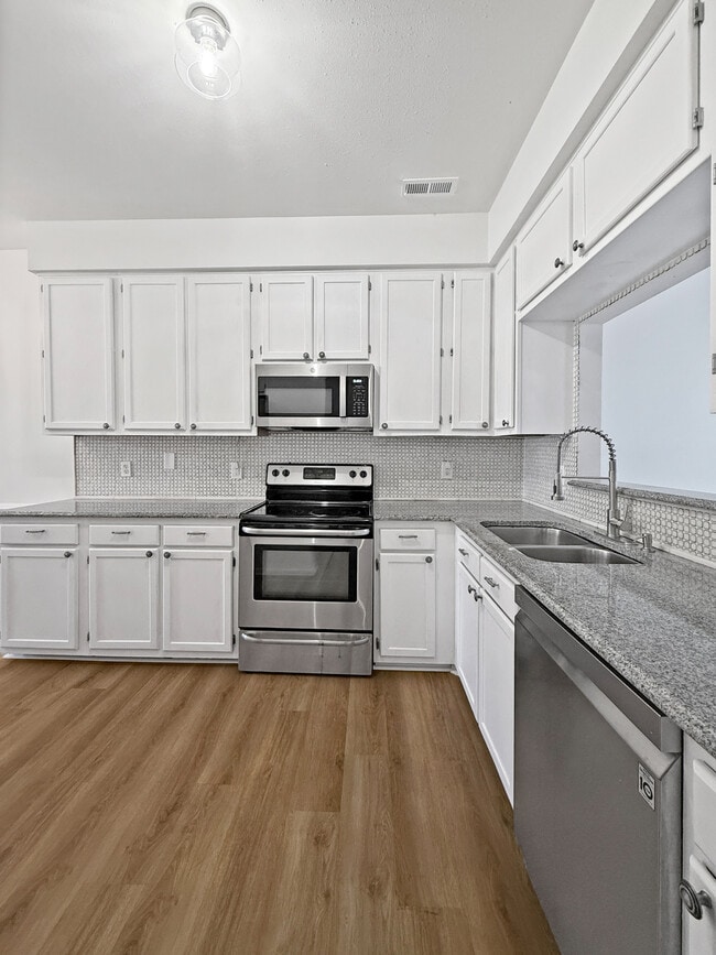 Building Photo - 2656 Bracston Rd