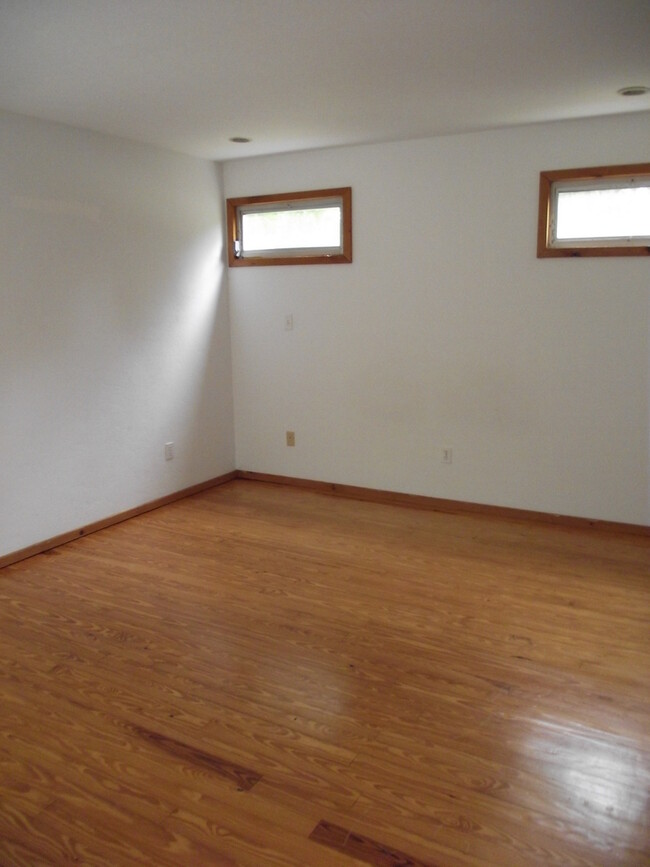 Building Photo - Close proximity to Lake Wauburg & Payne's ...