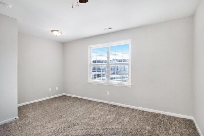 Building Photo - Great Townhome! City Limits! Carolina Forest!