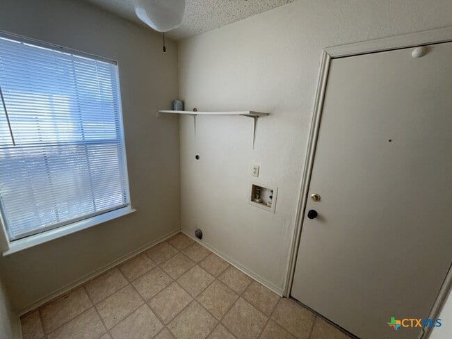 Building Photo - 2607 Schulze Dr