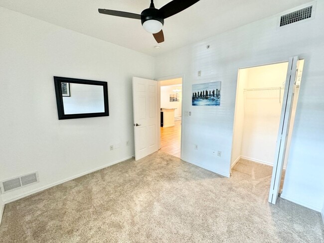 Building Photo - ** BOTANICAL PLACE ** 3 BED / 2 BATH - CON...
