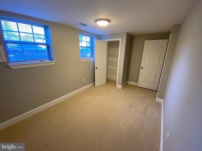 Building Photo - 9400 Candleberry Ct