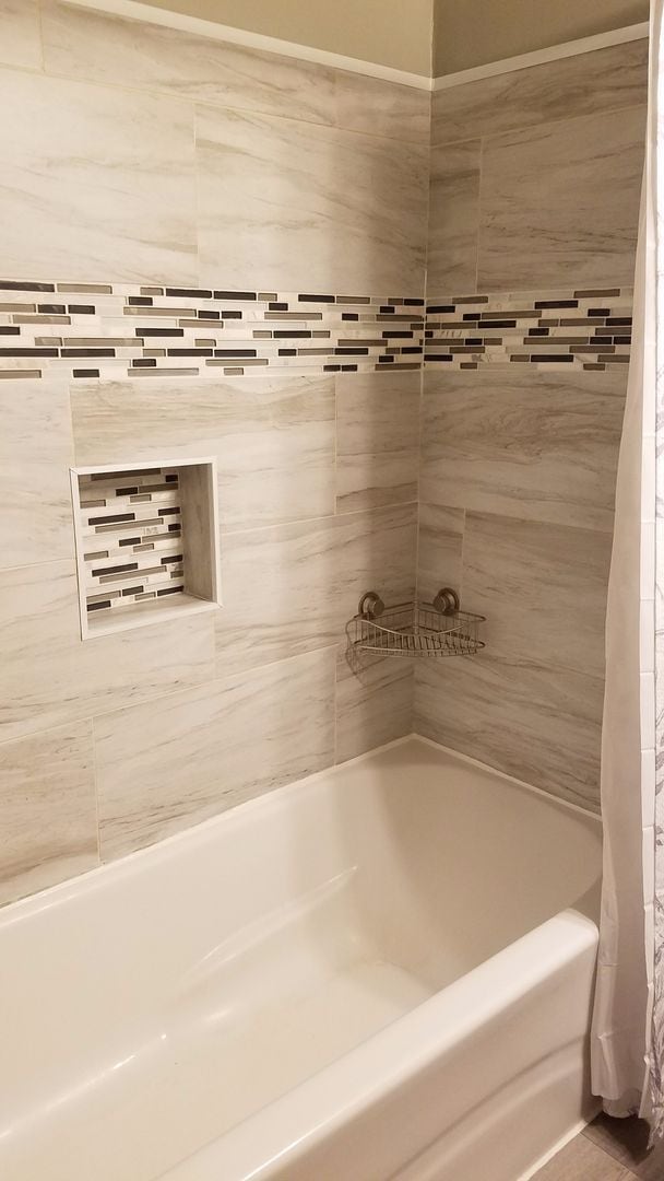 Building Photo - 3 BR / 1 BA Renovated Home North of Richmond, Available August 1