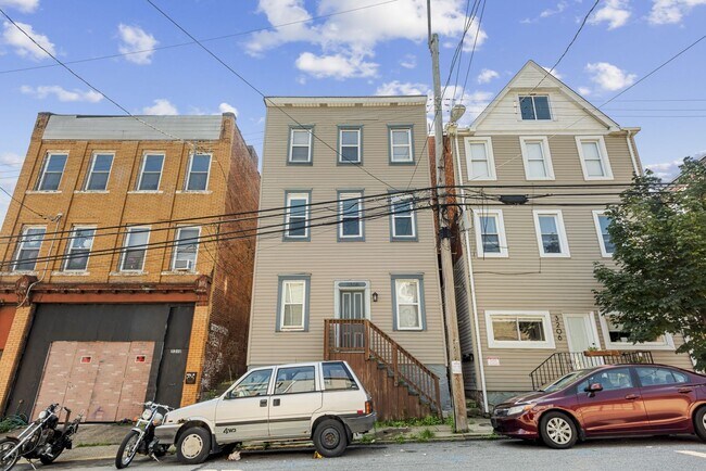 Building Photo - 3208 Dobson St