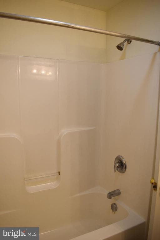 Building Photo - 2735 Roosevelt Dr